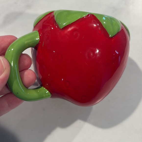 Strawberry mug earthenware microwave safe hand wash only great decor piece. - Picture 4 of 7